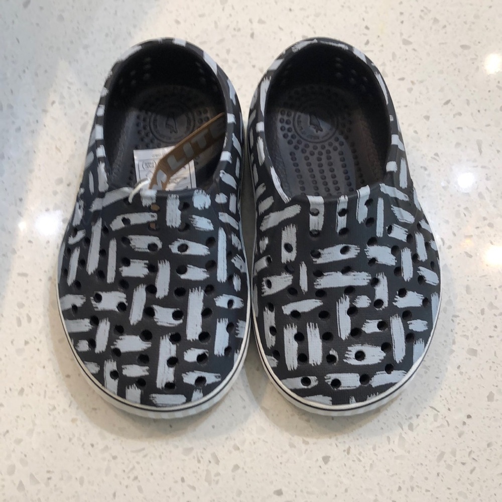 Native brand Miles black and white size 5